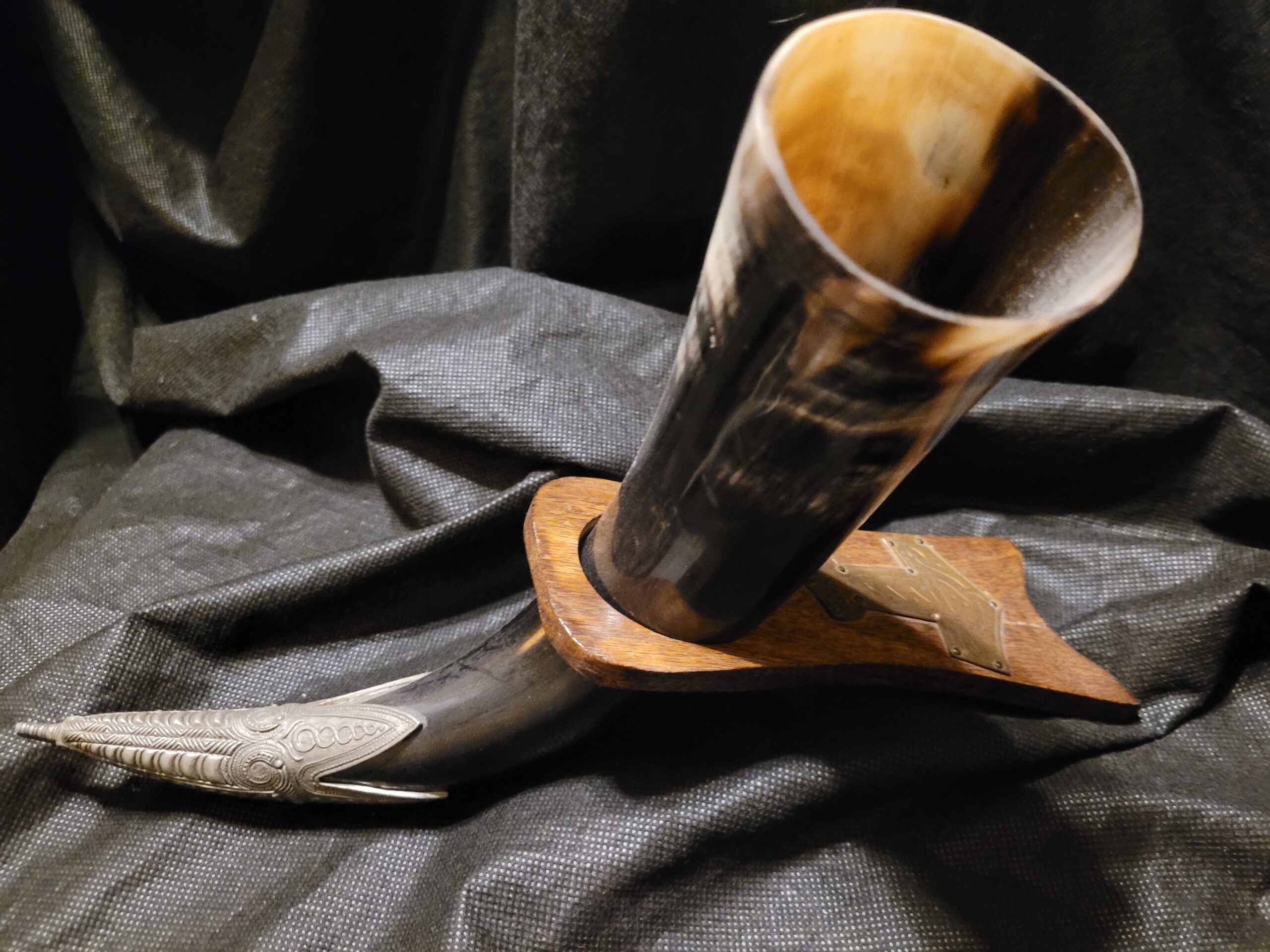 Dragon-Head Mead Horn with Mjölnir Engraved Stand