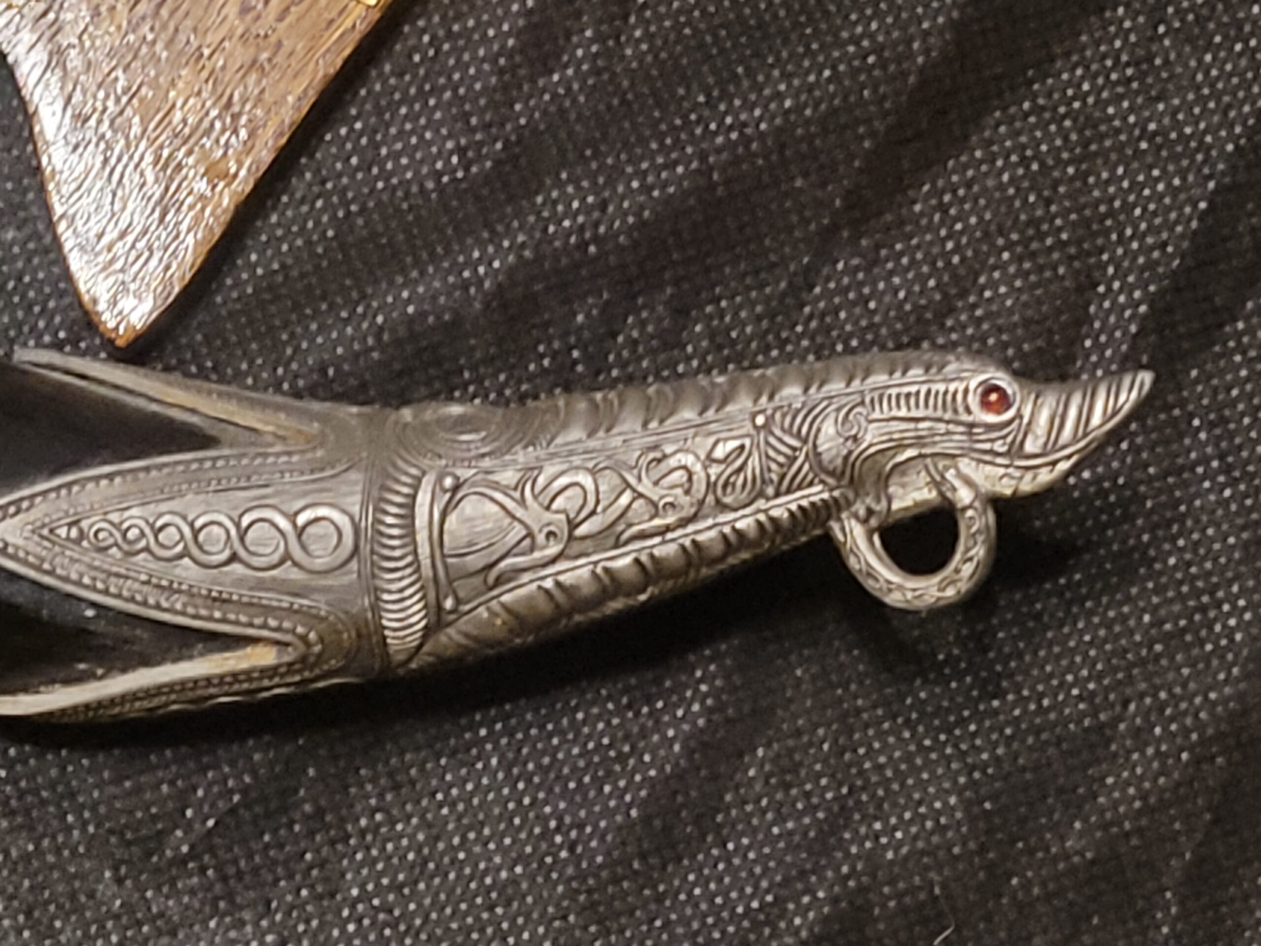 Dragon-Head Mead Horn with Mjölnir Engraved Stand - Image 3