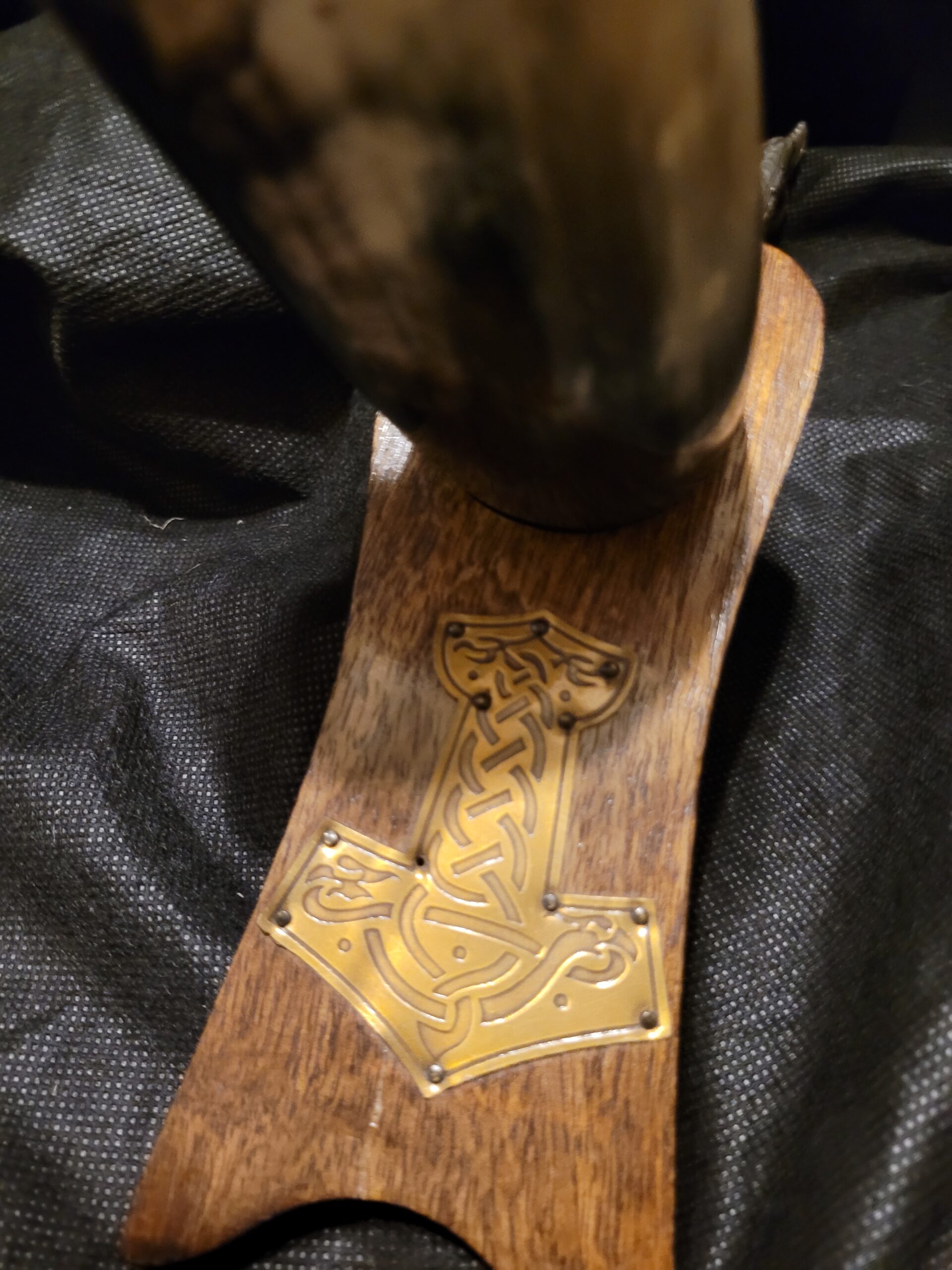 Dragon-Head Mead Horn with Mjölnir Engraved Stand - Image 5